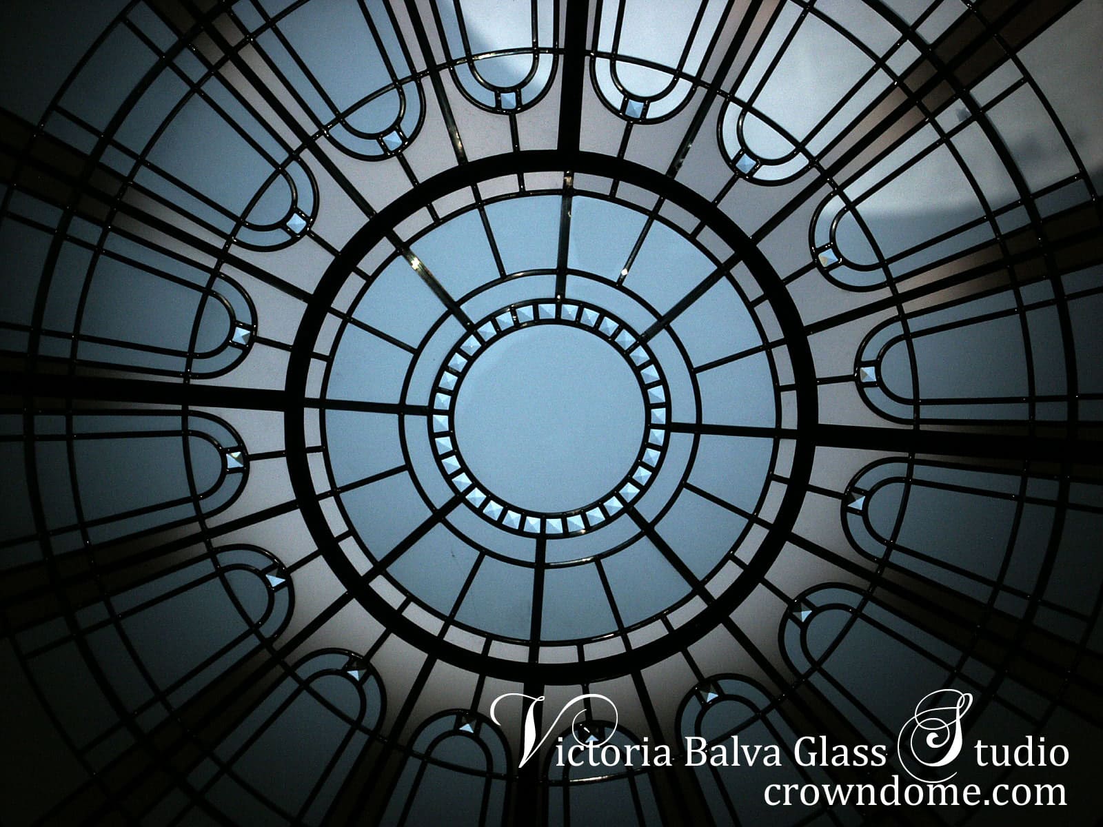 Round leaded glass skylight ceiling Montresor with clear and tinted textured glass for a luxury custom built residence in Toronto. Simple geometric stained leaded glass skylight design by glass artist Victoria Balva
