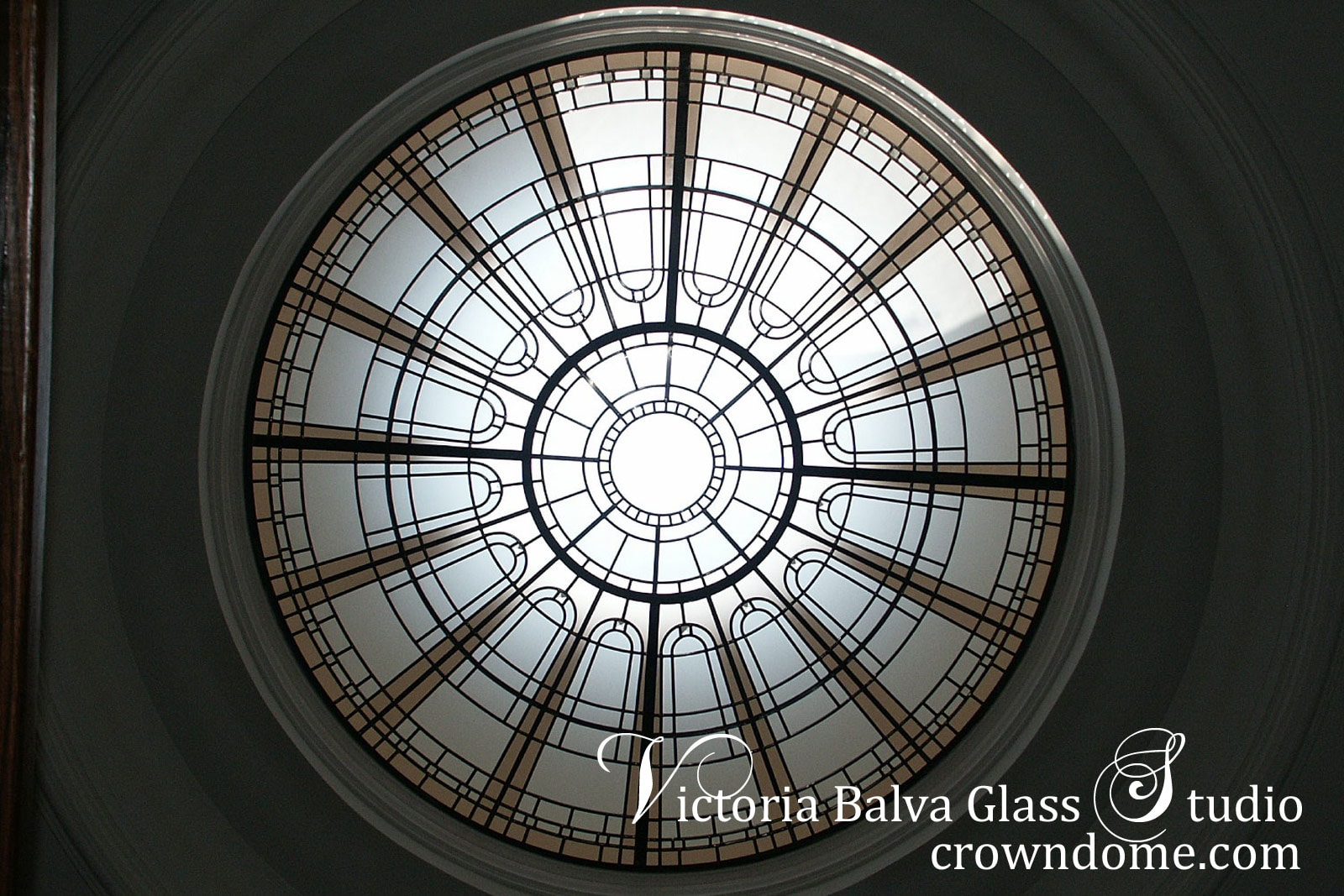 Circular leaded glass skylight ceiling Montresor with clear and tinted textured glass for a luxury custom built residence in Toronto. Simple geometric design of stained leaded glass skylight by glass artist Victoria Balva